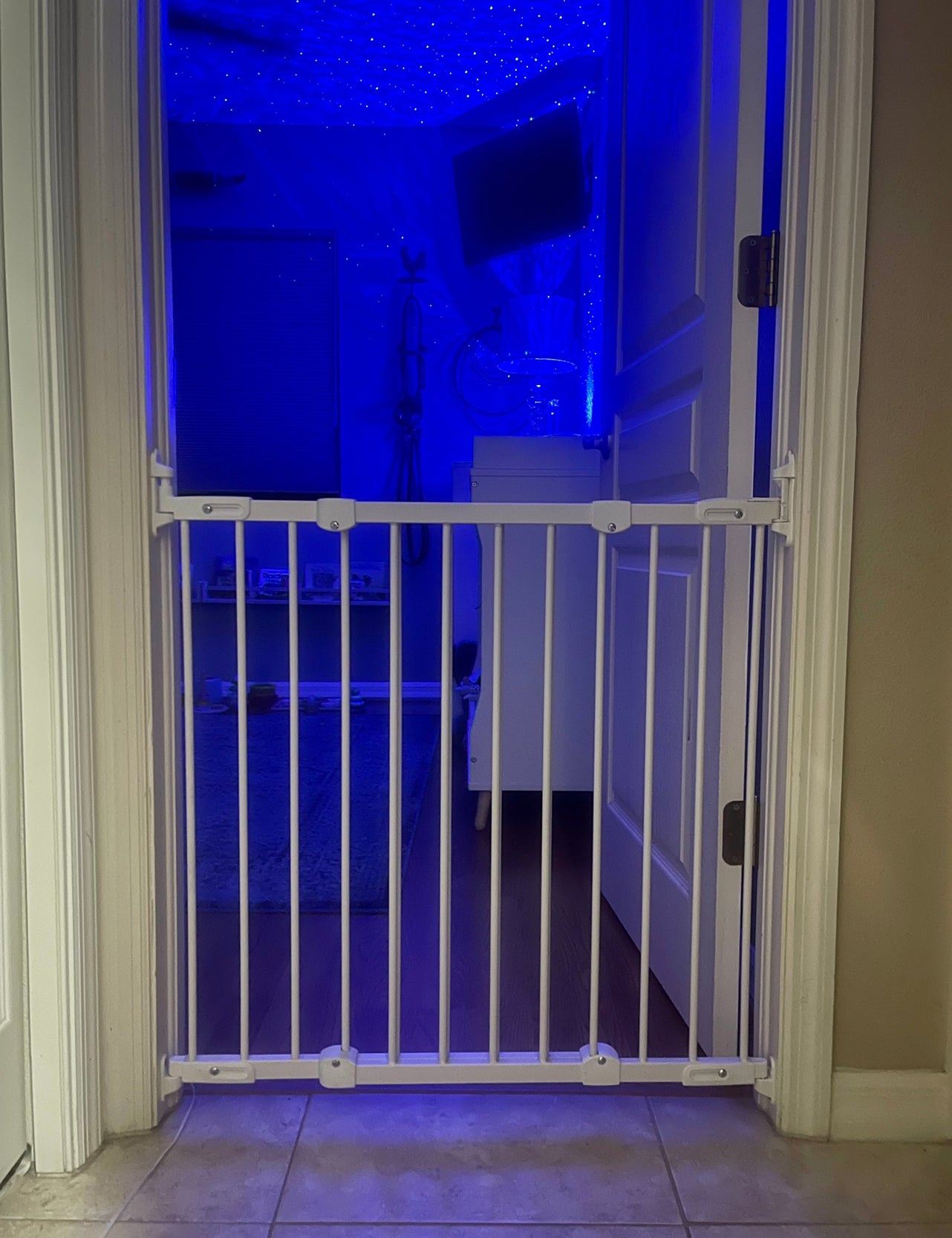 KidCo Angle Mount Safeway Safety Gate, White & Black Child Safety